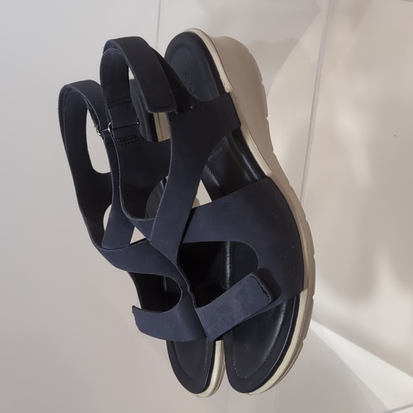 Midnight blue Crocs size 6.5 - Picture 6 of 6